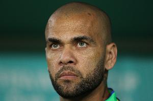 葡媒：阿尔维斯正参与收购一家葡乙俱乐部，而且计划短暂复出