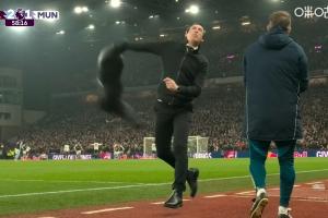 爱将罗杰斯兜射梅开二度，埃梅里上演“脱衣”庆祝