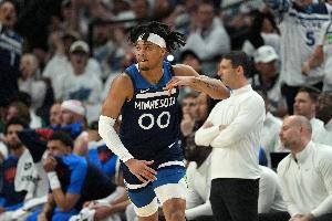 5中3！芬奇：小香农在三分上确实下了苦功 他已是值得信赖的射手