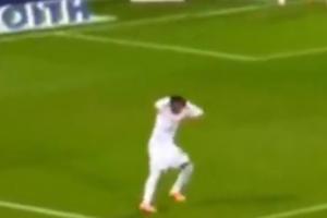 震惊麦克一整年😱凯恩闲庭信步破门，17岁青训小将麦克双手抱头