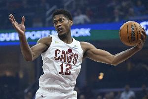 替补高效！亨特13中9&4记三分拿下27分5板1助1断