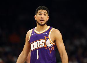 战湖人！布克：赛季末这类比赛胜负会很重要 每场都不能掉以轻心