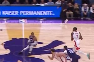 吓到了？威少佯装前进猛然回首故作断球 KD惊起差点将球扔出界外