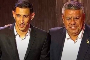 阿根廷国家队获得奥林匹亚奖，迪马利亚和塔皮亚主席出席领奖