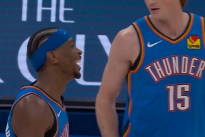 骚气十足！亚历山大单打秀各种杂耍+自投自抢助攻 卡尔森三分！