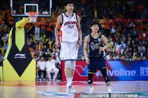 今晚打广东！徐昕本赛季场均2.3帽联盟第3 场均9.7板联盟本土第1