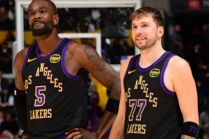 艾顿：东契奇每天都要面对两三个人包夹 你可以想象他的压力