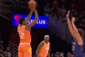 打花了！亨特三分打停黄蜂&分差18分 个人替补已经砍下27分