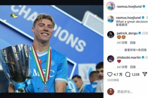 霍伊伦晒捧杯照片：一个伟大的决定看起来就如图片这样