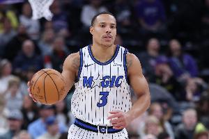 中规中矩！贝恩16中8得20分4板3助2帽 三分2中2