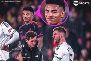 富勒姆后卫比赛中手指脱臼强忍疼痛复位，对手在一旁不忍直视