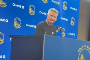 让追梦回更衣室！科尔：我们发生了争执 他决定回更衣室冷静下