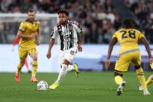 麦肯尼：为尤文200次出场并不容易希望再踢100场，我希望留在这里