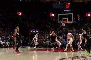 落后21分反超！卡马拉弧顶三分射进 开拓者取得本场比赛首次领先