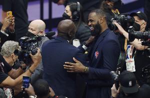 霍华德问ChatGPT历史前十 后者给出答案：乔詹勾环魔 帅伯邓科奥