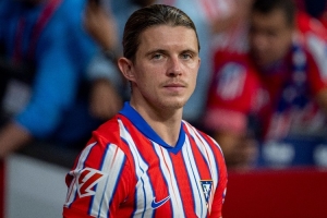 记者：曼联夏窗想租加拉格尔被马竞拒绝 梅努愿被外租但曼联反对