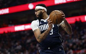 耿耿于怀！浓眉每次触球 鹈鹕主场球迷都会送上漫天嘘声