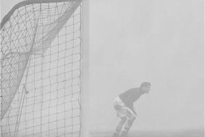 史上最敬业门将😂圣诞节雾中坚守15分钟，发现场上只有自己一人