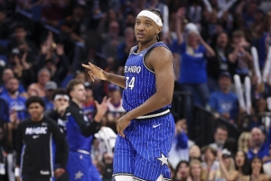 开拓者VS魔术裁判报告：出现1次漏判 小卡特防守三秒违例