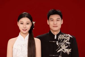 🥰恭喜！成都蓉城后卫韩鹏飞在圣诞节与爱人领结婚证