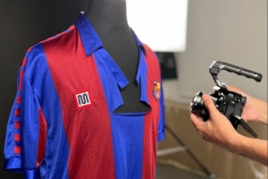 世体：马拉多纳国王杯决赛被撕破的球衣拍卖，卖出15.2万欧元高价