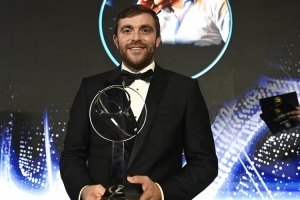 罗马诺：祝大家圣诞快乐，给那些处境艰难的人一个特别的拥抱