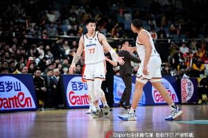 两个半场差太多了！张镇麟上半场5中4&下半场7中0 全场拿8分4板