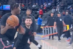 圣诞大战打湖人出战成疑？芬尼-史密斯昨天参加了完整的赛前训练