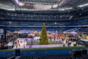 🎅🎠伯纳乌球场举办圣诞节庆祝活动，球迷可以滑雪看艺术表演