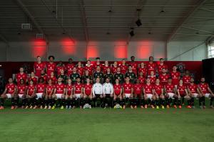 列文虎克👀曼联全家福里舍什科是P上去的，他实际没有出席拍摄