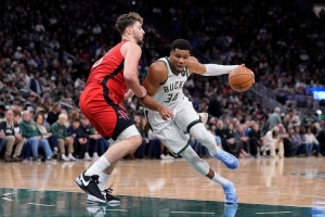 联手杜兰特冲击冠军？美媒建议火箭9换1交易字母哥 申京成筹码