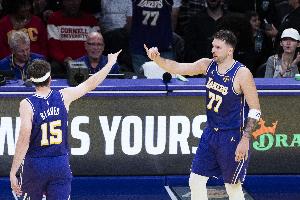 东契奇月初邀请里夫斯去新豪宅打保龄球 两人都说自己篮球1V1赢了