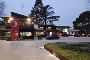 米兰新闻网：阿莱格里在圣诞节给球队放假一天，明天恢复训练