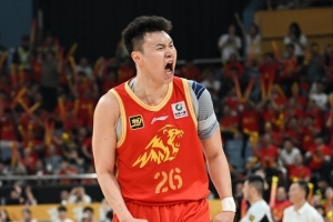 篮板痴汉！吴骁替补17分钟抢10篮板&5前场板 无其他有效数据