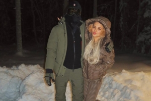 福登带家人到芬兰度假：体验雪橇、与北极光合影、近距离接触驯鹿