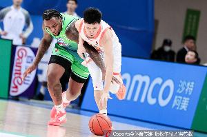 一步一脚印慢慢来！庞峥麟9中2&三分3中0拿5分5板6助 上半场0分