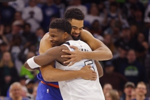 唐斯：华子表现出色我就像骄傲的大哥哥 经常路过阿迪去看他海报