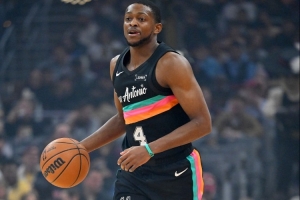 更团队了！本季福克斯关键时刻数据远低于获“关键先生”奖赛季