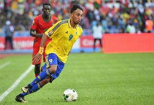 藏得挺深啊😂奥巴梅扬此前据称受伤，结果非洲杯上半场替补登场