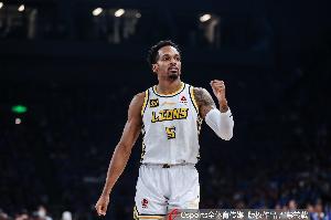 你还是你！小巴里·布朗21分钟高效砍下26分4板 正负值高达+28