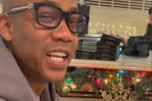 马布里过圣诞节：儿子闺女放假回家陪我过节 先让这俩把筷子用会