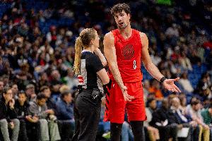 开拓者媒体人：球队没控卫所以失误很多 你看雷霆&马刺都有好控卫