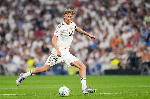 马卡：赫伊森缺乏强悍的对抗能力，争顶和背身防守时屡屡陷入被动