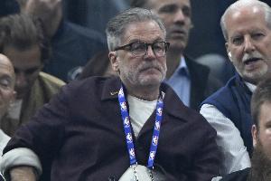 骑士老板：节日快乐骑士球迷们 让我们拿下圣诞大战继续连胜势头