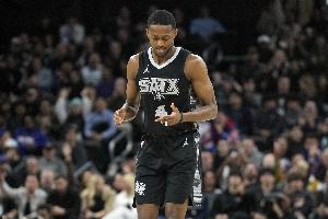 福克斯：球队不断把我放在正确位置上 对我来说就是把球投进