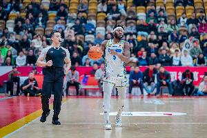 攻防稳定输出！杰曼15中7&6罚6中砍下22分2板4助2断