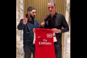 队报：纽约市长是阿森纳铁杆球迷，枪手旧将沙马赫给他送球衣