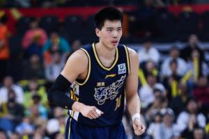 还没融入球队？焦泊乔替补7分钟便5犯被罚下 4中1仅拿2分1板