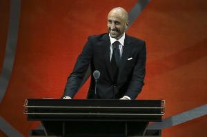 吉诺比利：太喜欢这支马刺了！技术&执行力&强度全都有！