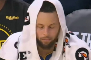 兄弟们在干嘛？勇士失误被打反击2+1 库里在替补席呼气叹息